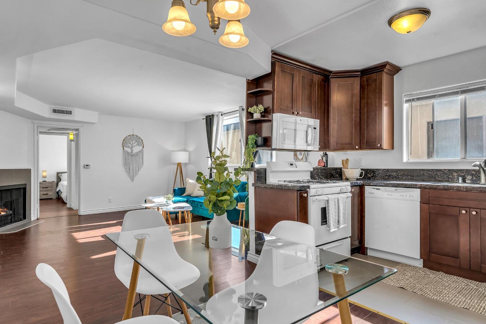 Cozy 2 Bedroom & 2 Bathrooms By Beverly Hills With Free Parking * Los Ángeles