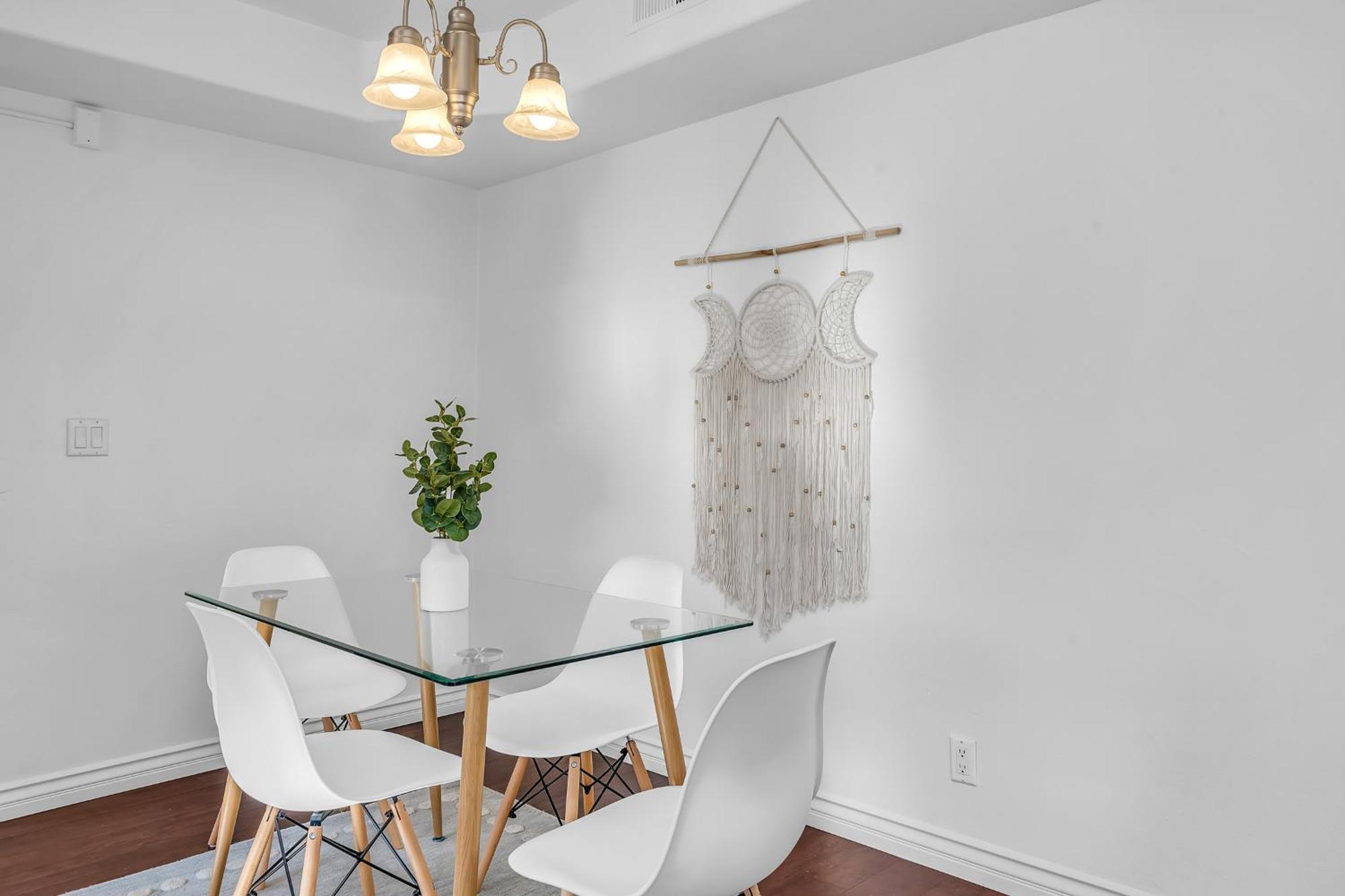 Cozy 2 Bedroom & 2 Bathrooms By Beverly Hills With Free Parking Appartement