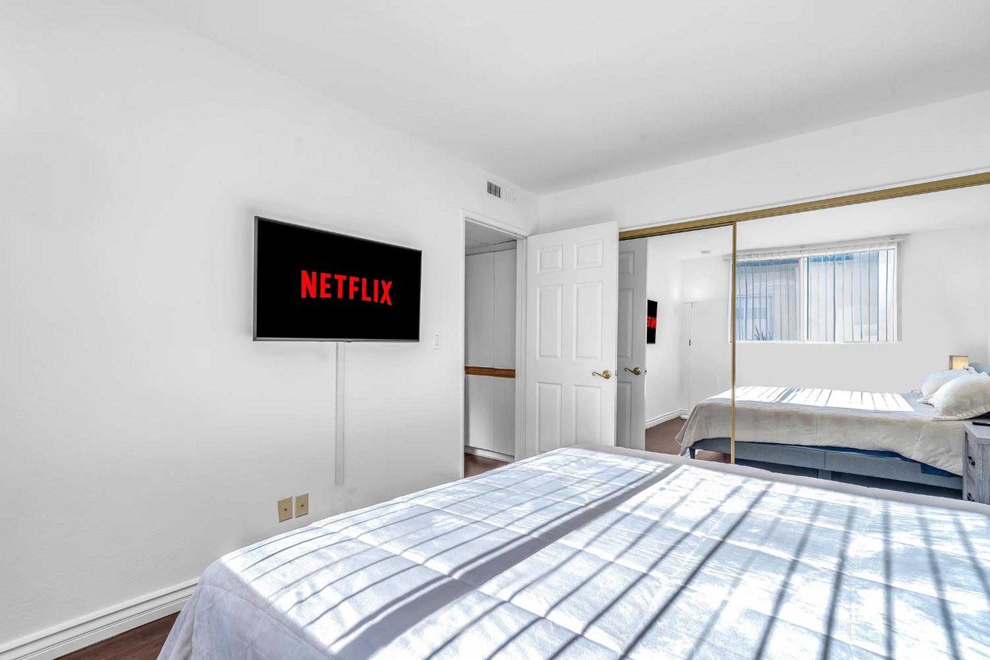 Cozy 2 Bedroom & 2 Bathrooms By Beverly Hills With Free Parking Appartement