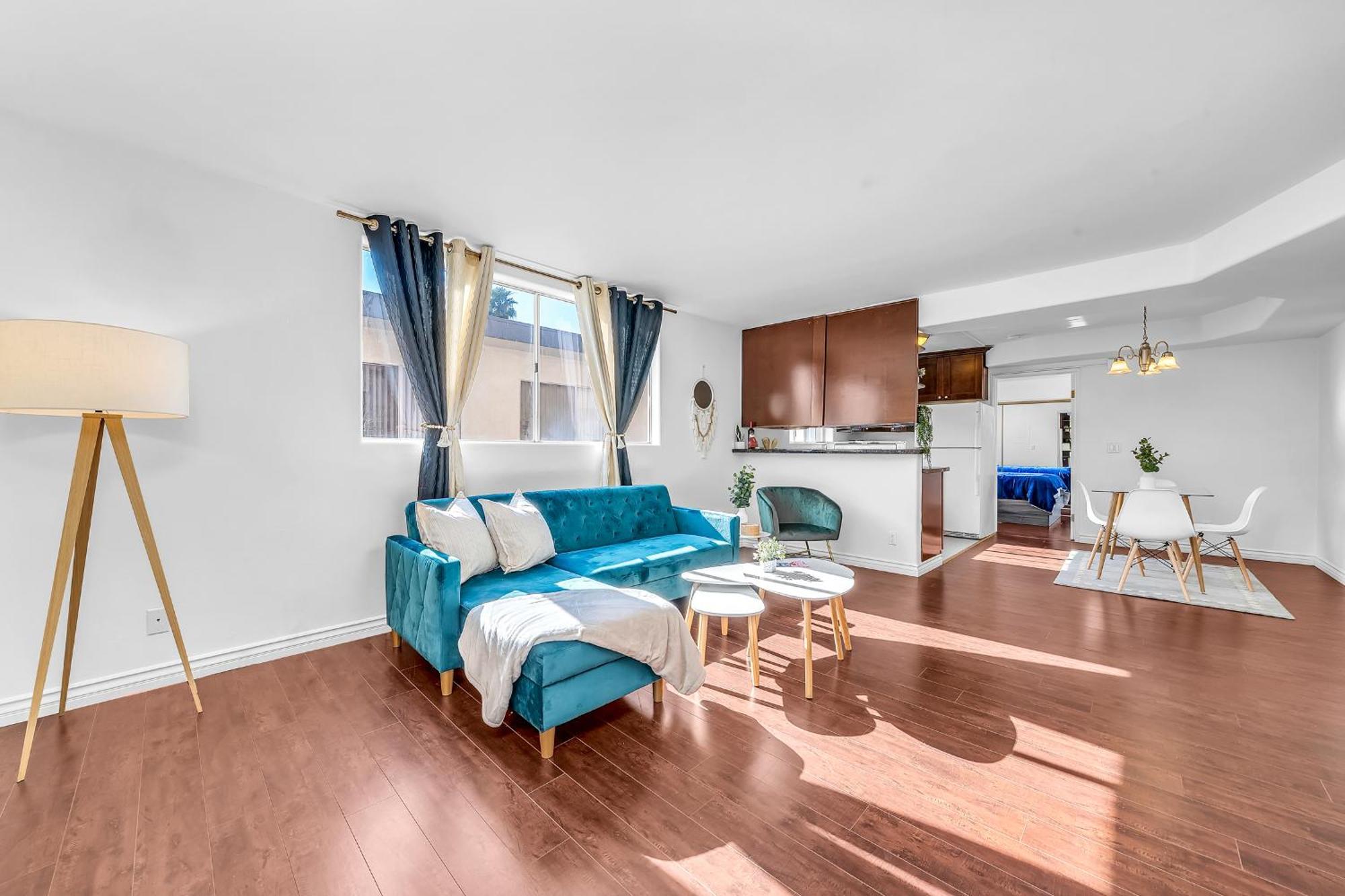 Appartement Cozy 2 Bedroom & 2 Bathrooms By Beverly Hills With Free Parking *