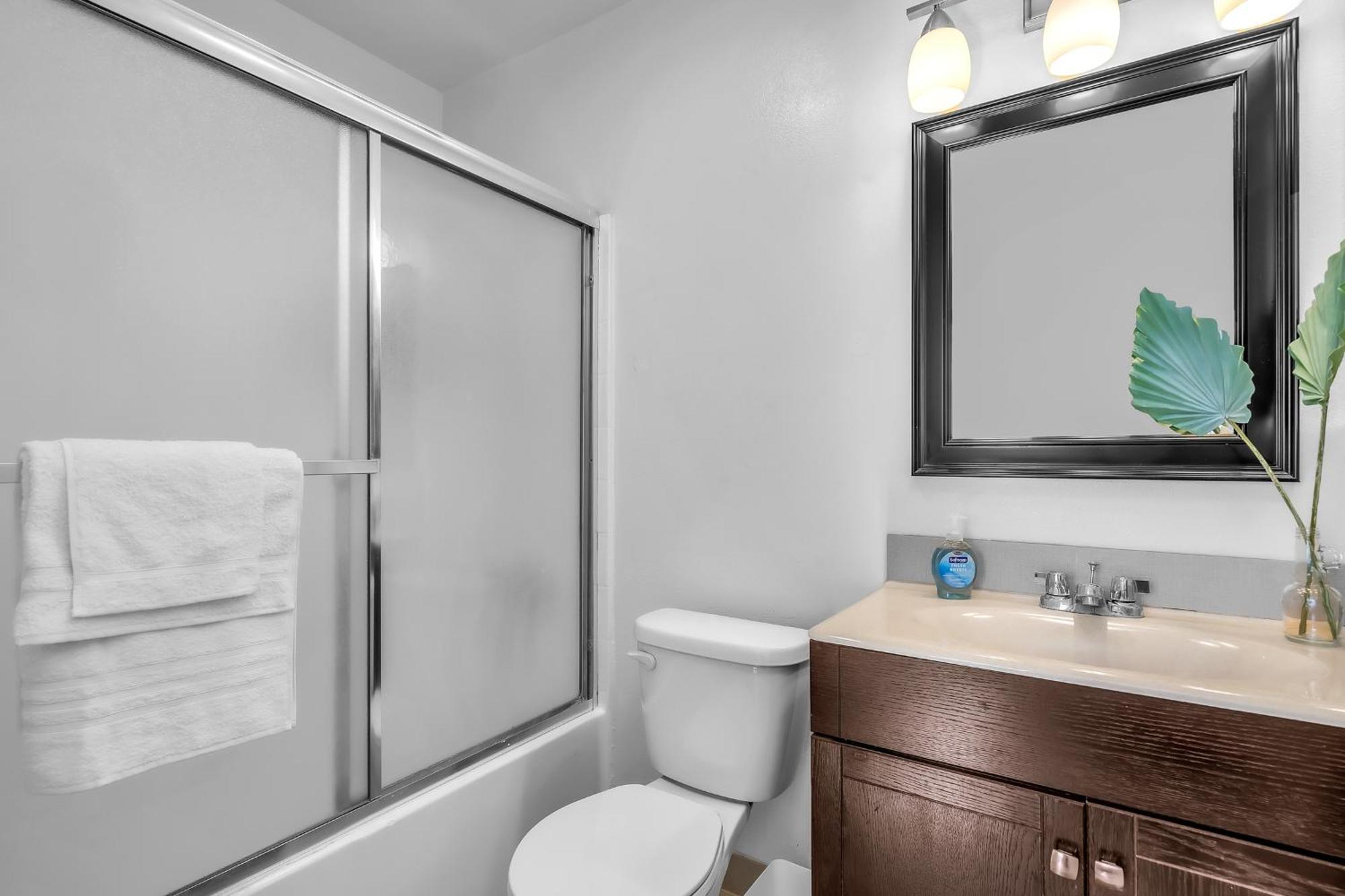 Cozy 2 Bedroom & 2 Bathrooms By Beverly Hills With Free Parking Appartement Los Angeles